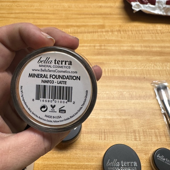 Bella Terra Mineral Makeup - Picture 4 of 8